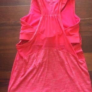 Lululemon tank NWOT w/built in bra. Size 10